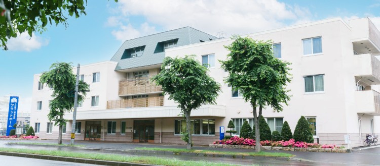 社会医療法人社団愛心館 介護老人保健施設プラットホームの正職員 介護職 介護老人保健施設の求人情報イメージ1