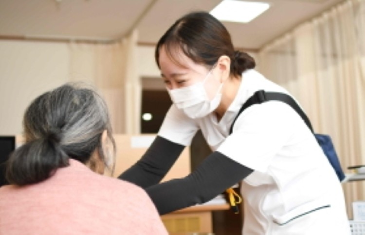 社会医療法人三佼会 宮崎病院の正職員 看護助手 病院 急性期病棟 回復期リハビリテーション病院 整形外科 放射線科 消化器内科 消化器外科 一般外科 一般内科 循環器内科 形成外科 泌尿器科 脳神経外科 呼吸器内科 その他の診療科目の求人情報イメージ4